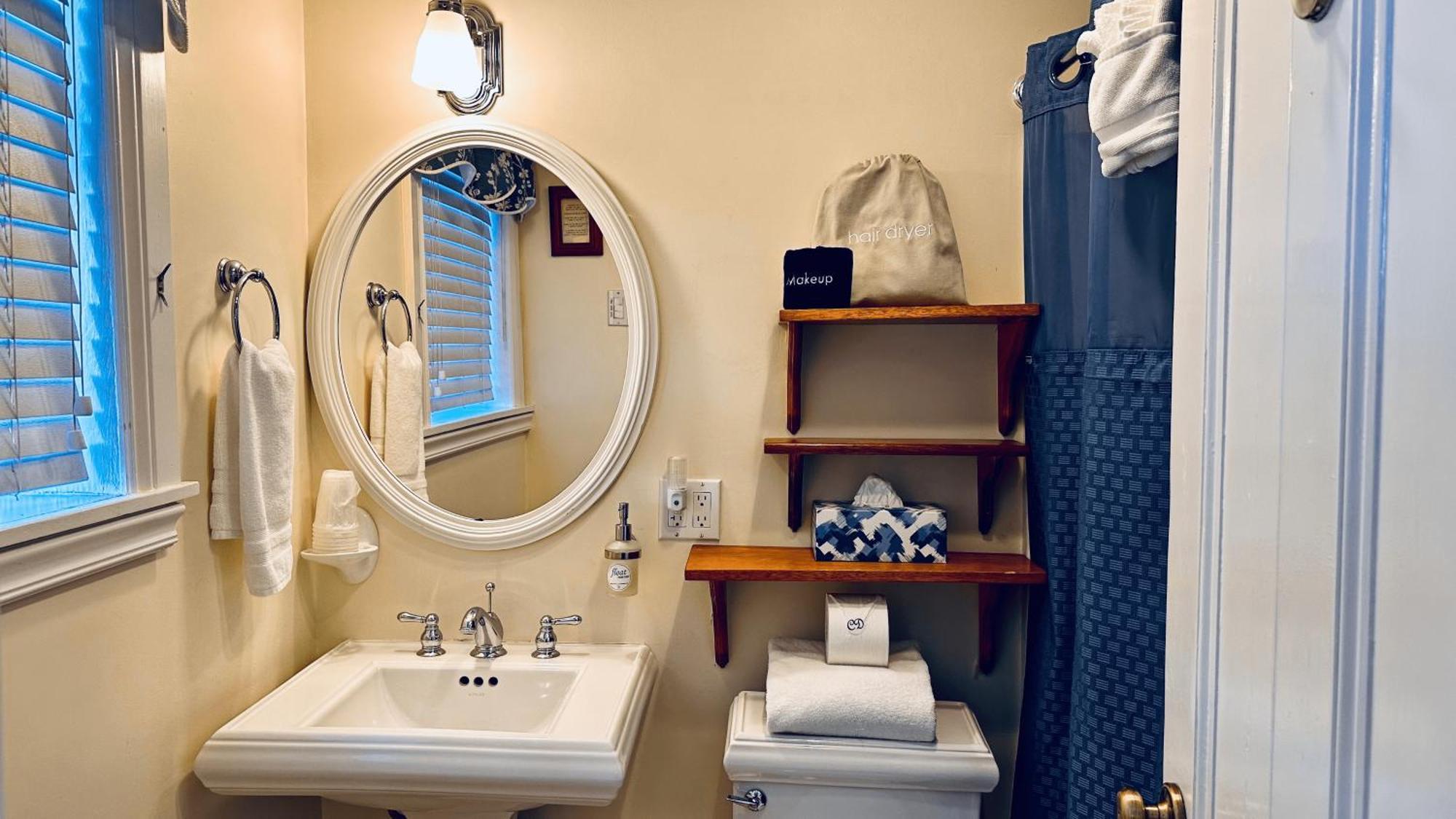 Standard King Room Kitchenette,1530525925:JPEG